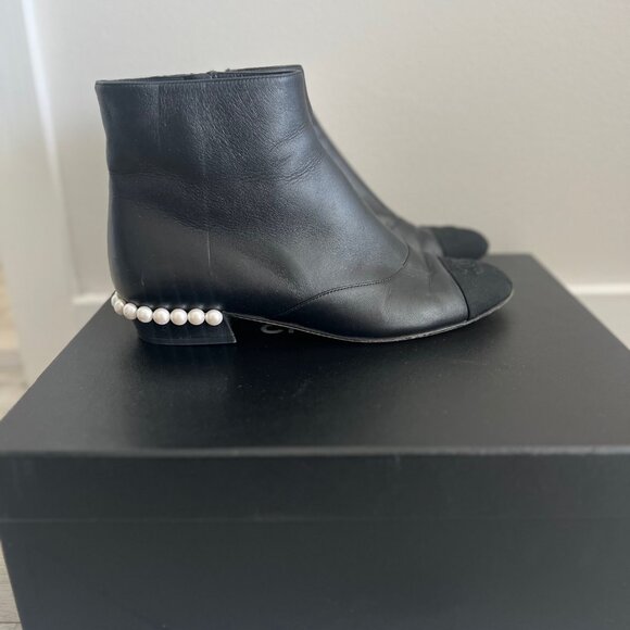 Chanel Interlocking CC Logo Leather Ankle Boots With Pearls Top Condition US 7.5 - Picture 4 of 5